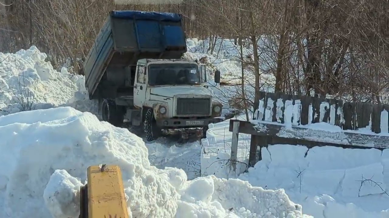 🛻🛻 Чищу площадку для снега. Гружу Газ, КАМАЗ,Shacman🛻