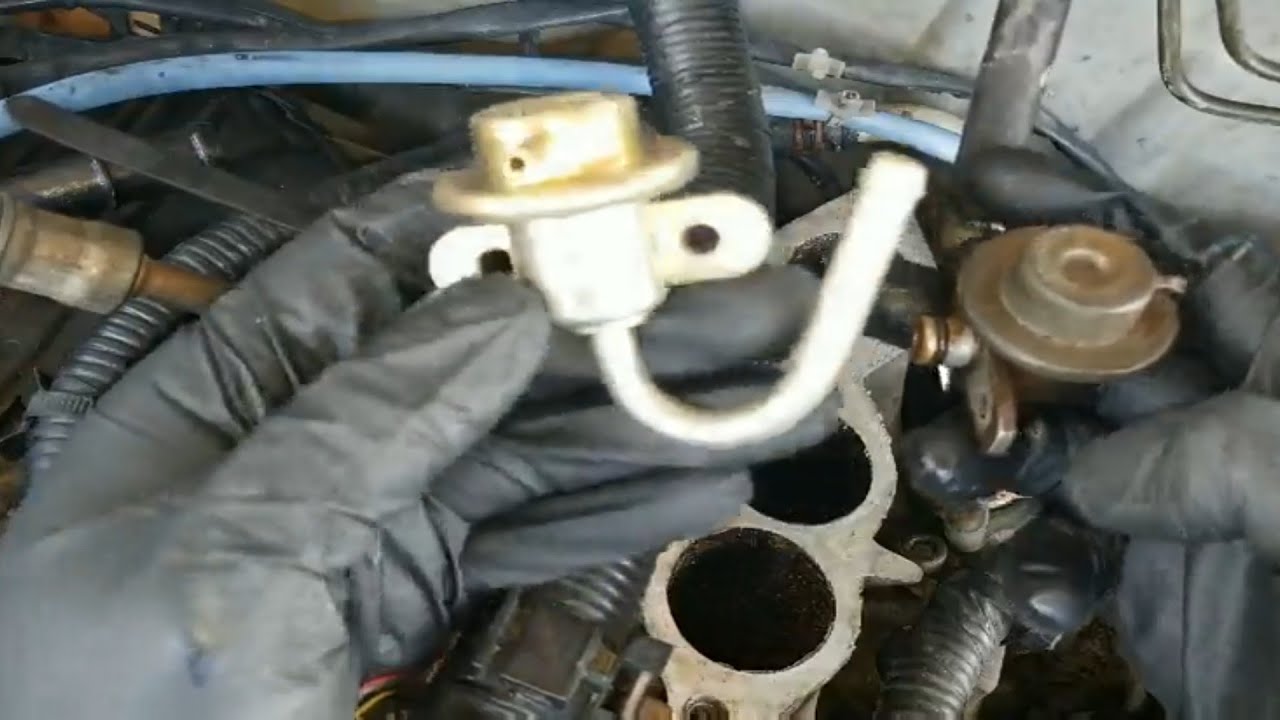 Заменить регулятор давления топлива Nissan VG33E. Код неисправности P0300.