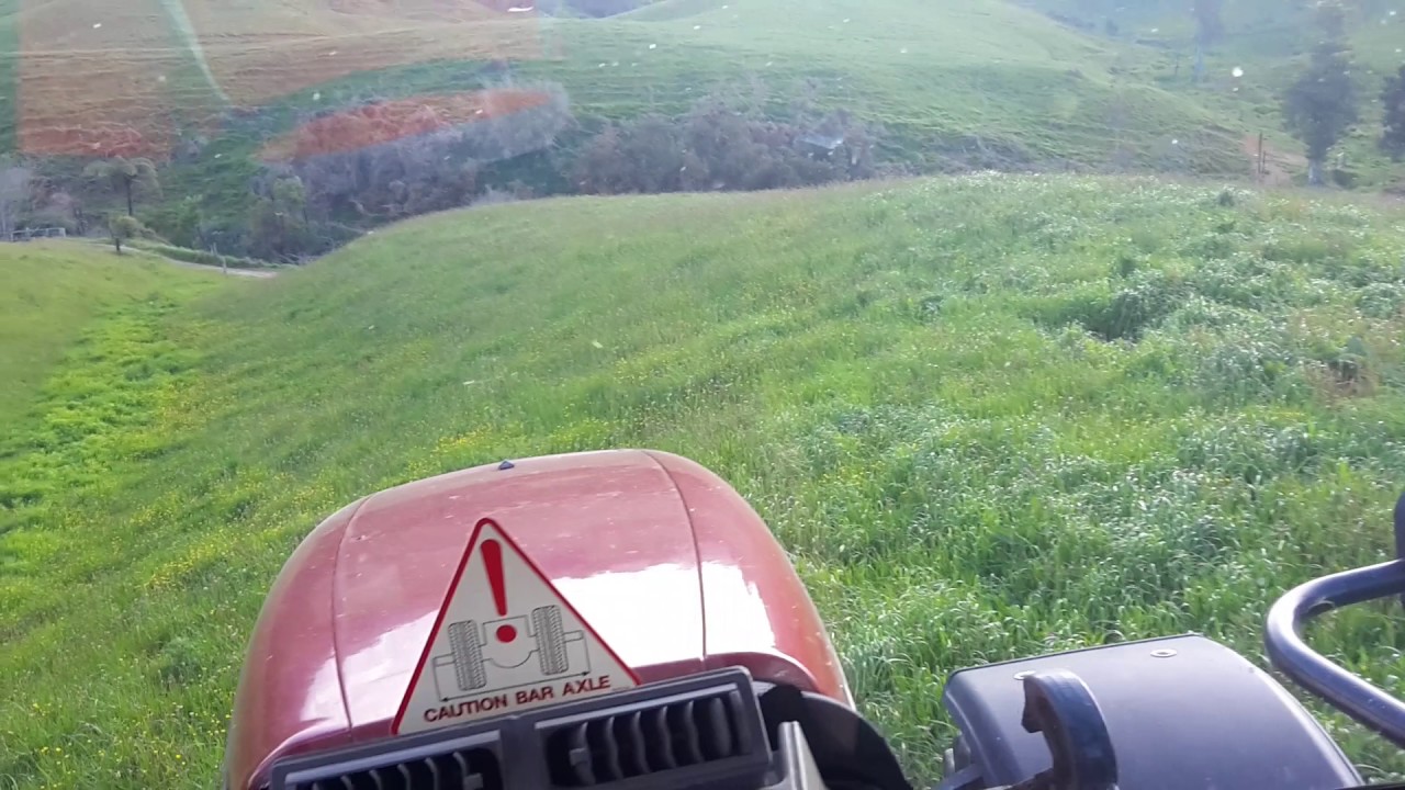 CaseIH puma 160 mowing silage