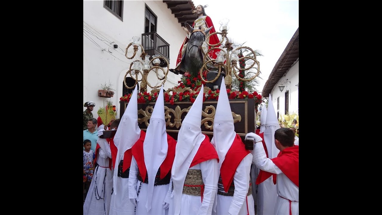 DOMINGO DE RAMOS 2 DE ABRIL DE 2023 GIRON SANTANDER COLOMBIA MONUMENTO Y PUEBLO PATRIMONIAL
