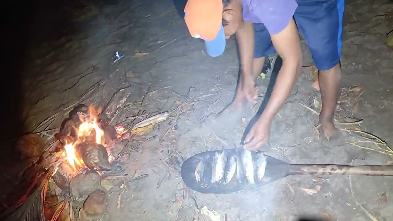 COCINANDO DE NOCHE EN EL MANGLAR 