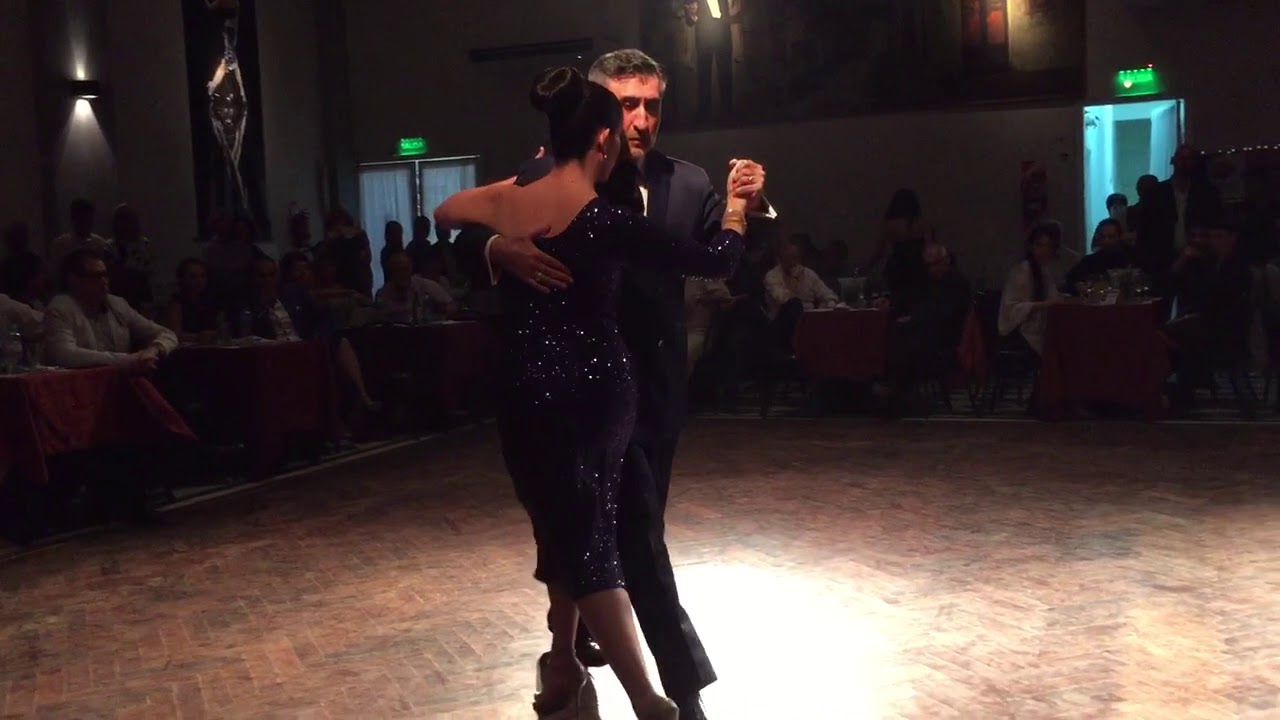 José Luis Gonzáles y Paulina Cazabon bailan un Tango 