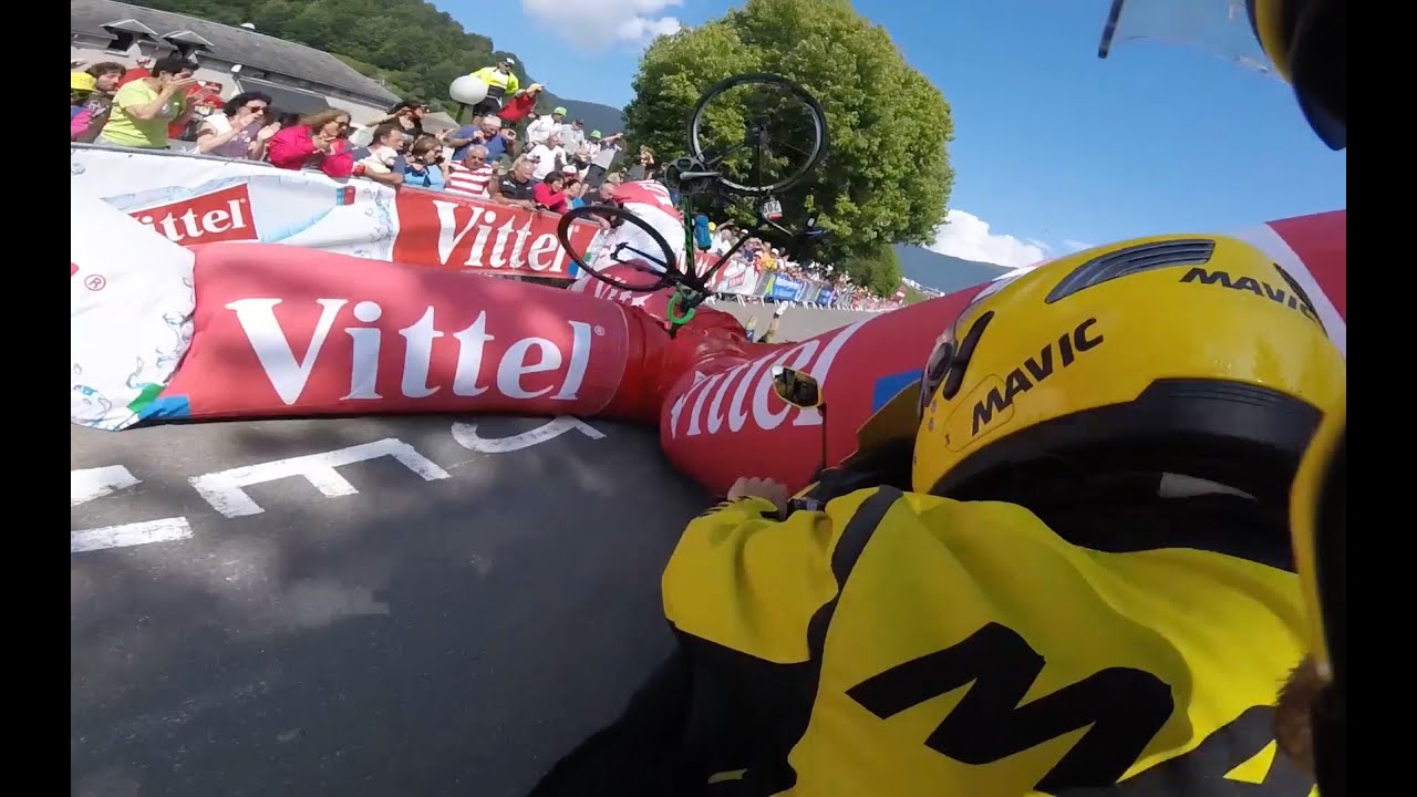 Tour de France 2016 - 1km banner crashes into Adam Yates