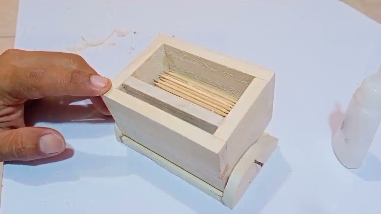 Dispenser Tusuk Gigi
