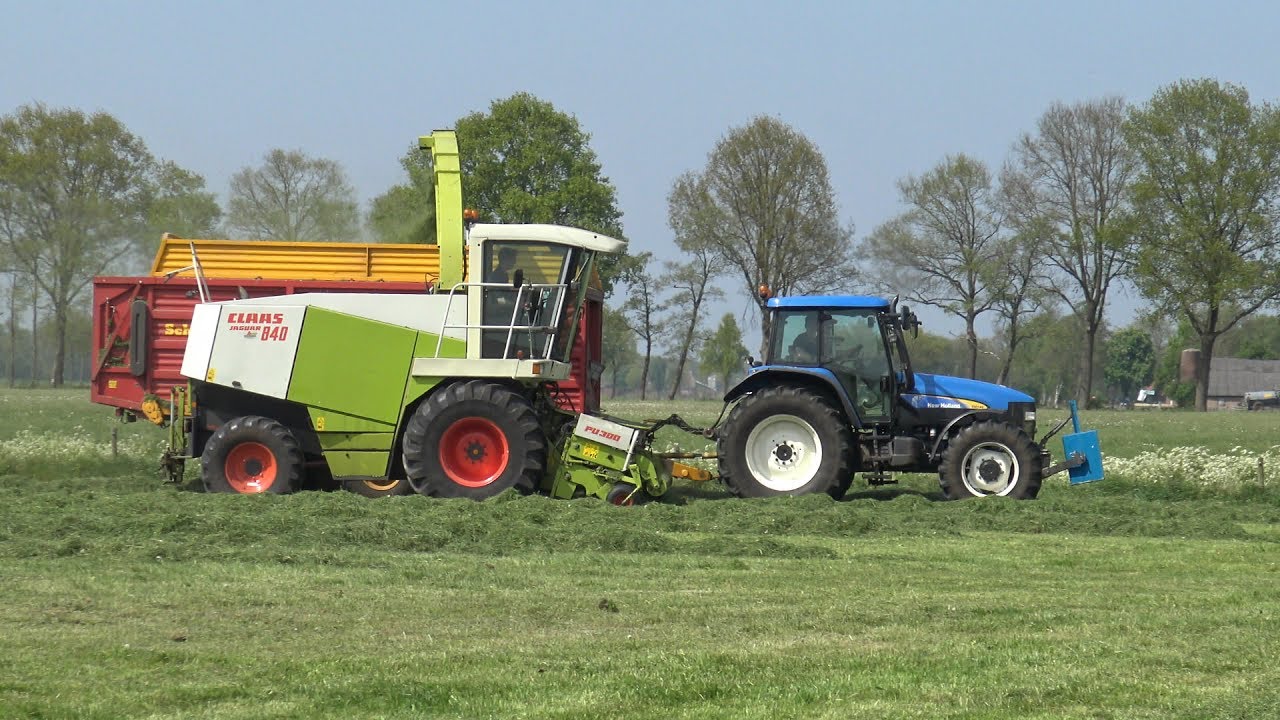 Gras harken en hakselen met Claas Jaguar 840 - New Holland TM140 en TM135 en Ford 7840 (2017)