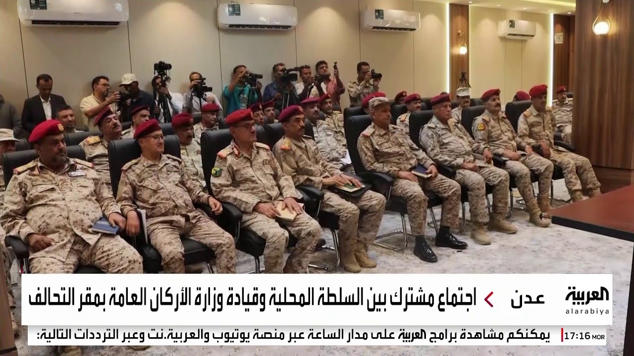 السلطة المحلية في عدن تناقش مع وزارة الدفاع الجهود لاستكمال إخراج المعسكرات من المدينة