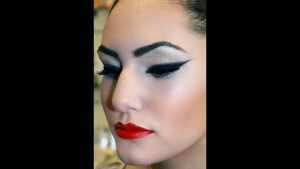 מיקיאגי - איילינר מעושן  Smokey eyeliner tutorial