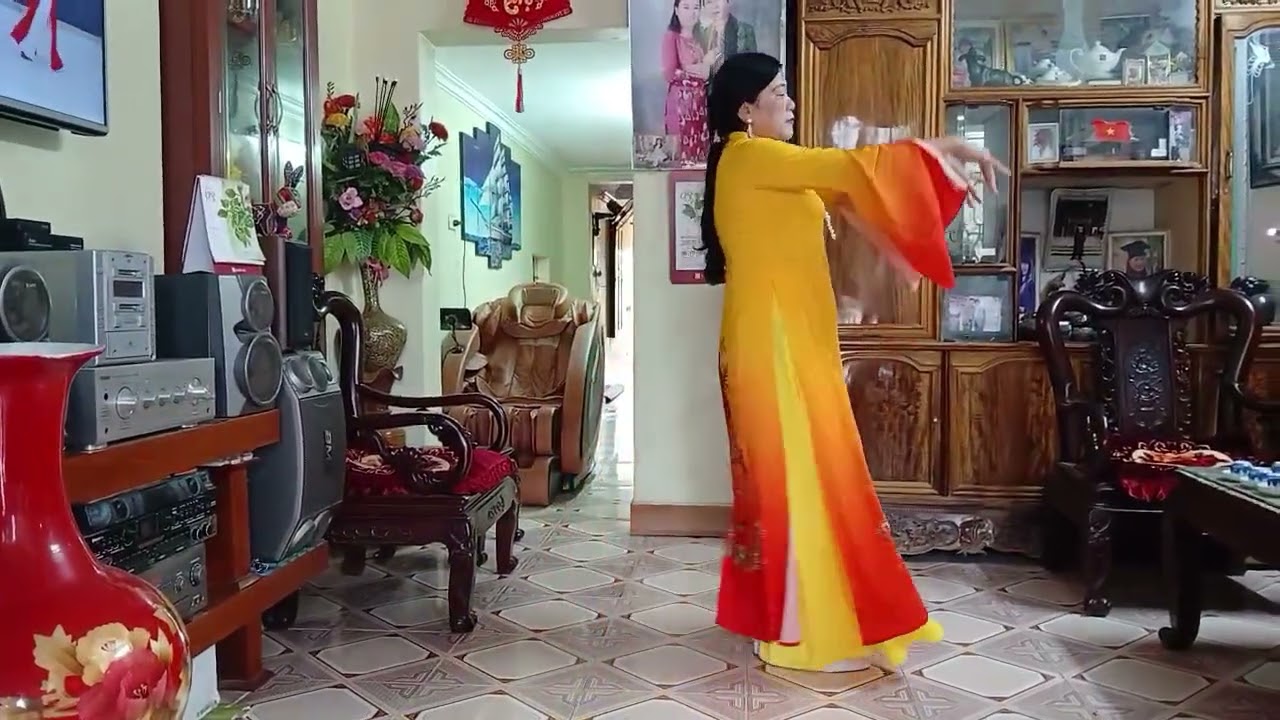 Mùa xuân đầu tiên nhảy VALSE đơn giản đẹp 
