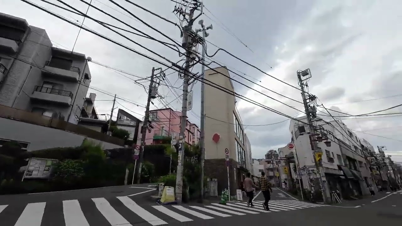 Walk through Kamiyama Shopping Street in Shibuya./ 渋谷 神山商店街を散歩