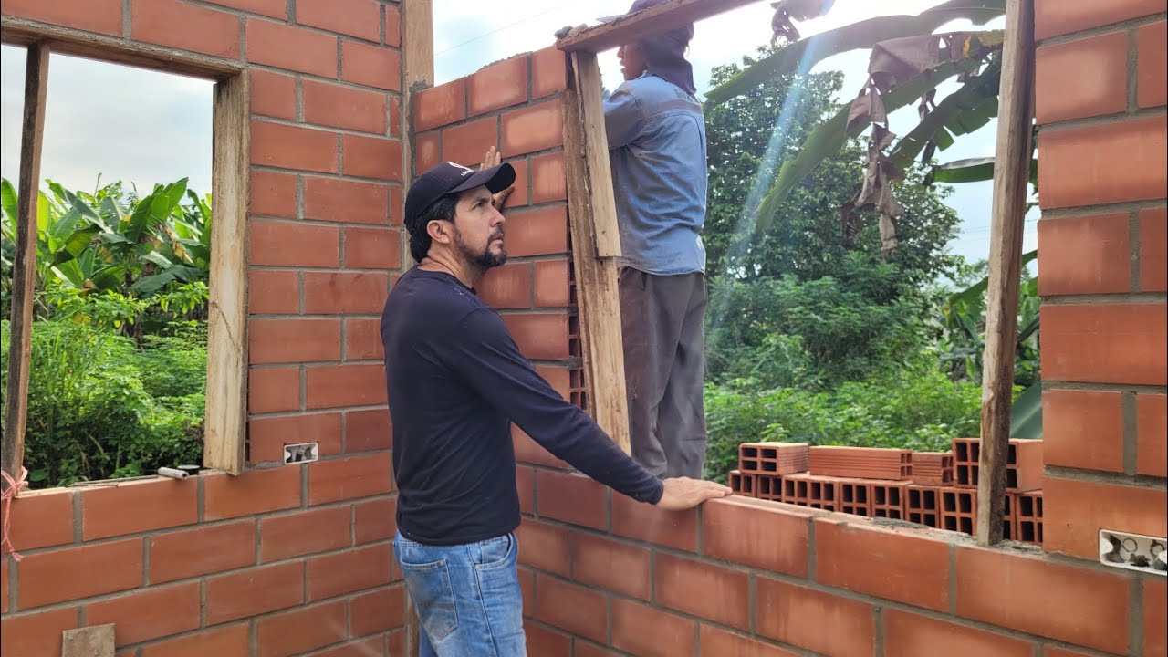 Casa Mixta de Madera y Ladrillo 63 m2. Colocacion de Ladrillo  Cara Vista. Video 3. 🏫