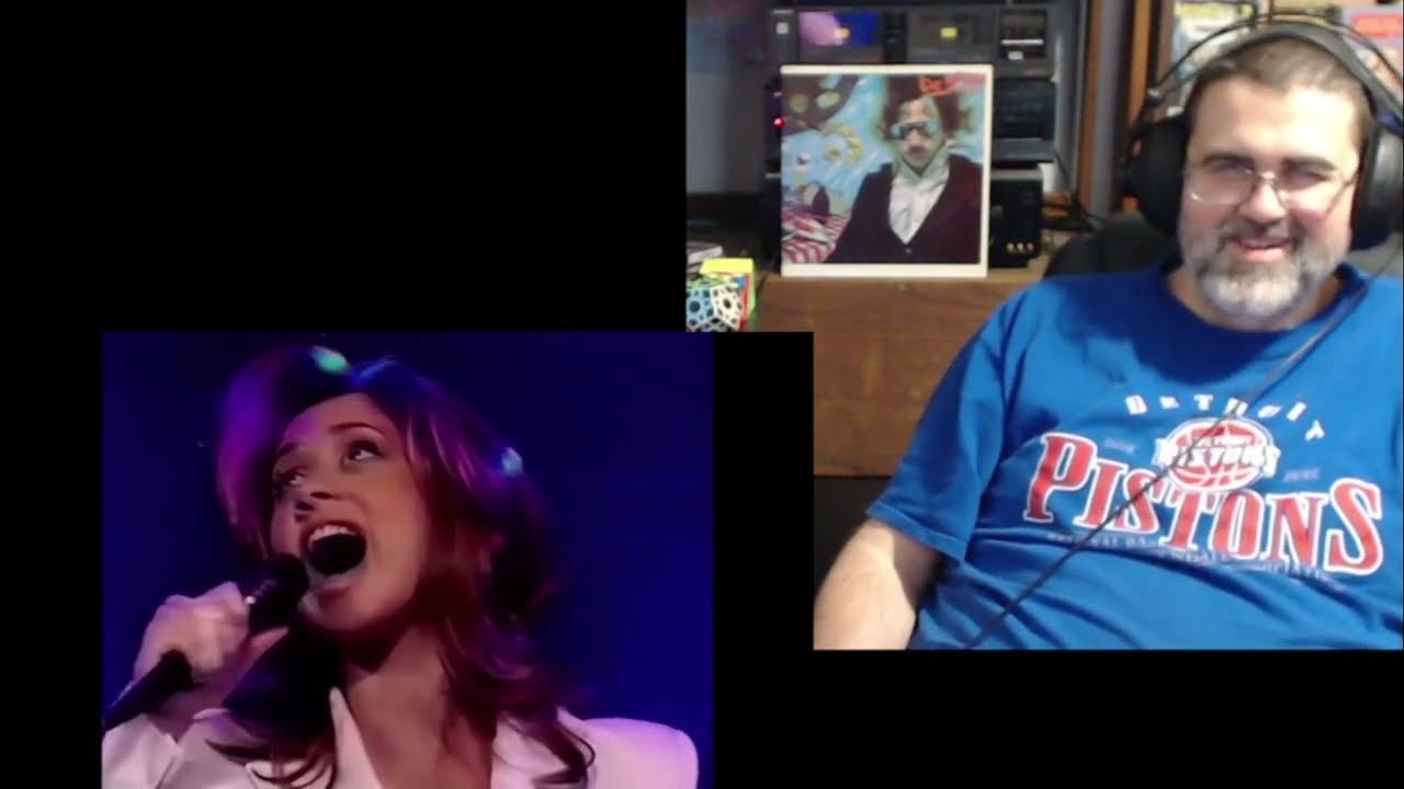 Groovy Reacts (Lara Fabian - Yentl Medley (Live at Centre Molson, Montreal, 1997)