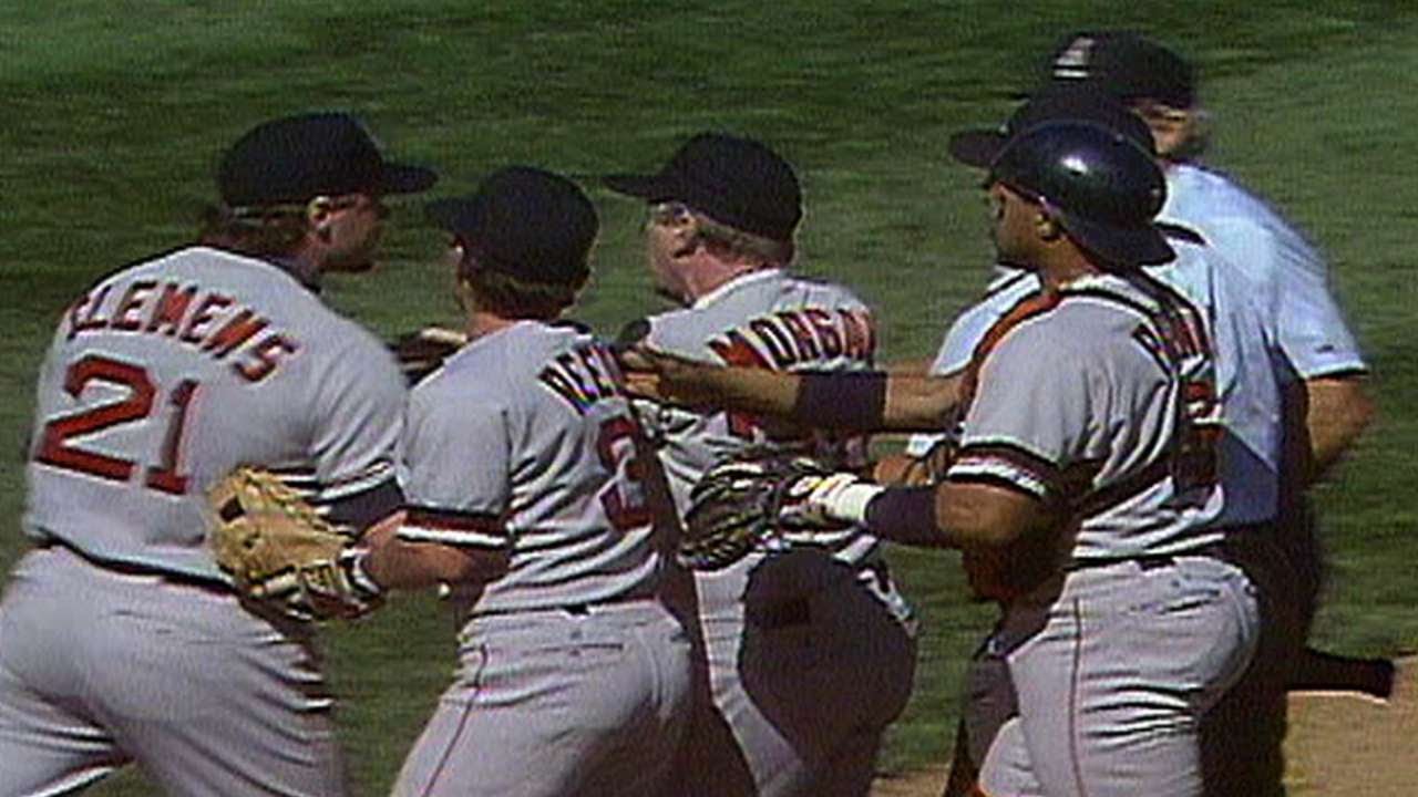 ALCS Gm4: Clemens ejected for disputing strike zone