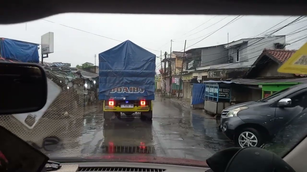 Dashcam jalur cacing dpn KBN banjir parah terpaksa naik toll buat menghindari banjir😭