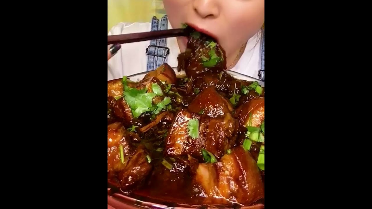 Eating braised pork belly braised sauce, Homemade food