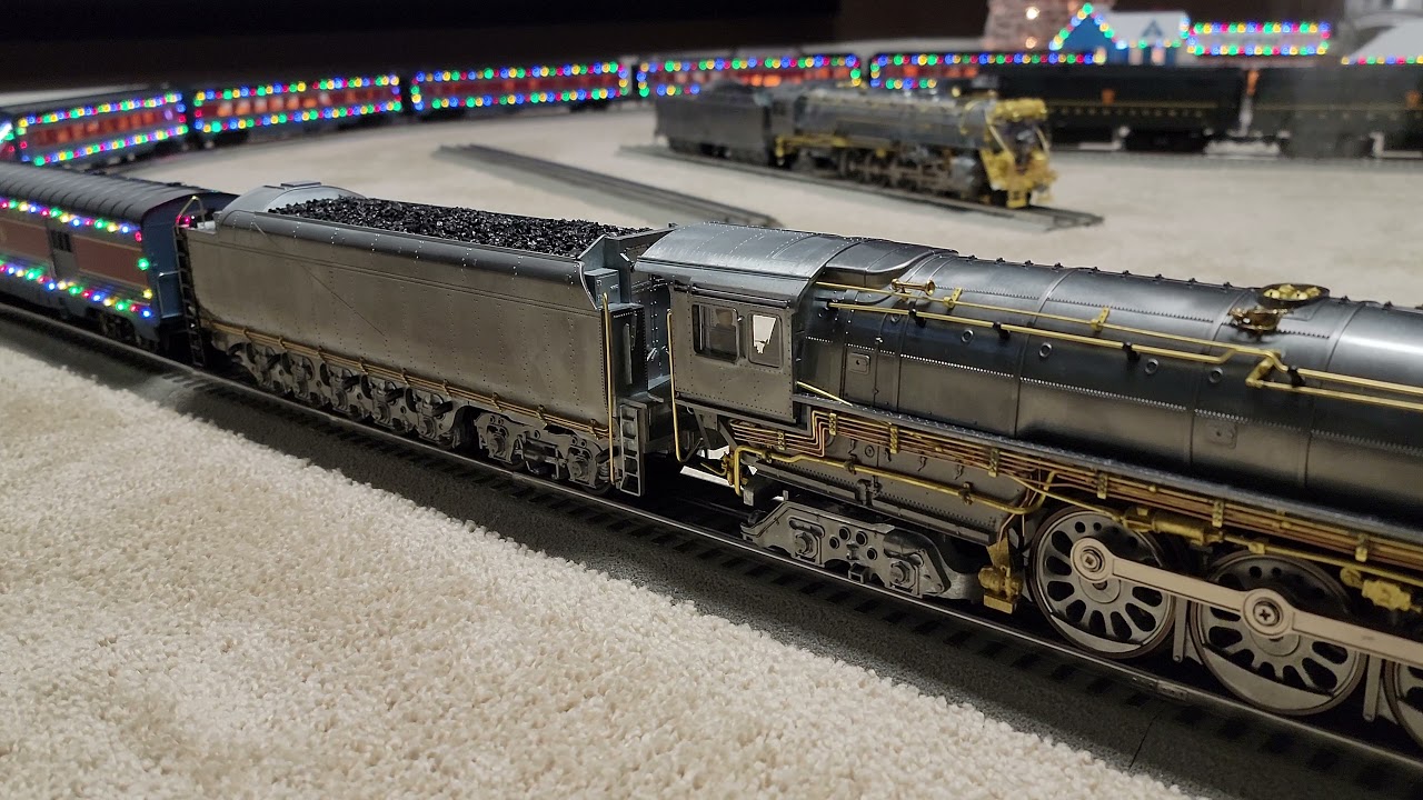 Lionel Visionline Pilot Niagara pulling  MTH Railking North Pole LED cars.