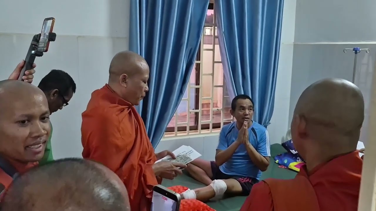 សកម្មភាពចែកទានជូនវីរ:យុទ្ធជនសម្រាក់ព្យាបាលនៅមន្ទីរពេទ្យយុទ្ធភូមិភាគ៤