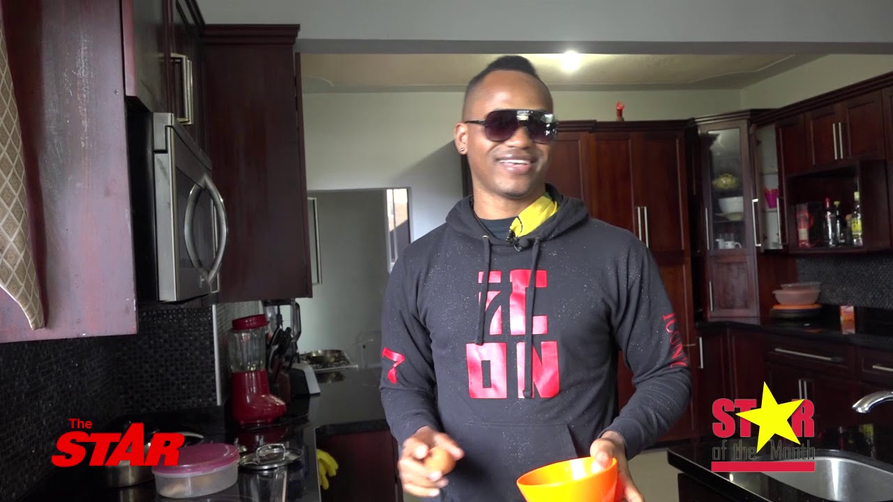 IN THE KITCHEN: No burnt eggs for Marlon Samuels - Cricketer prepares breakfast in 15 minutes.