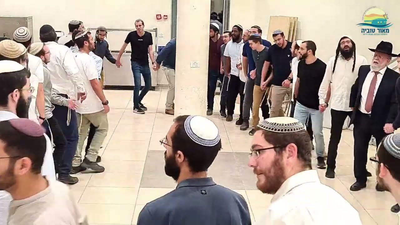 ריקודי שמחה ותפילה להצלחת החיילים | מסיבת חנוכה תשפ
