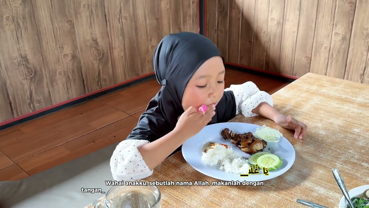 V07 ADAB MAKAN & MINUM_Kirania Almahyra_LOMBA VLOG FAS ALHIKMAH BERAKSI