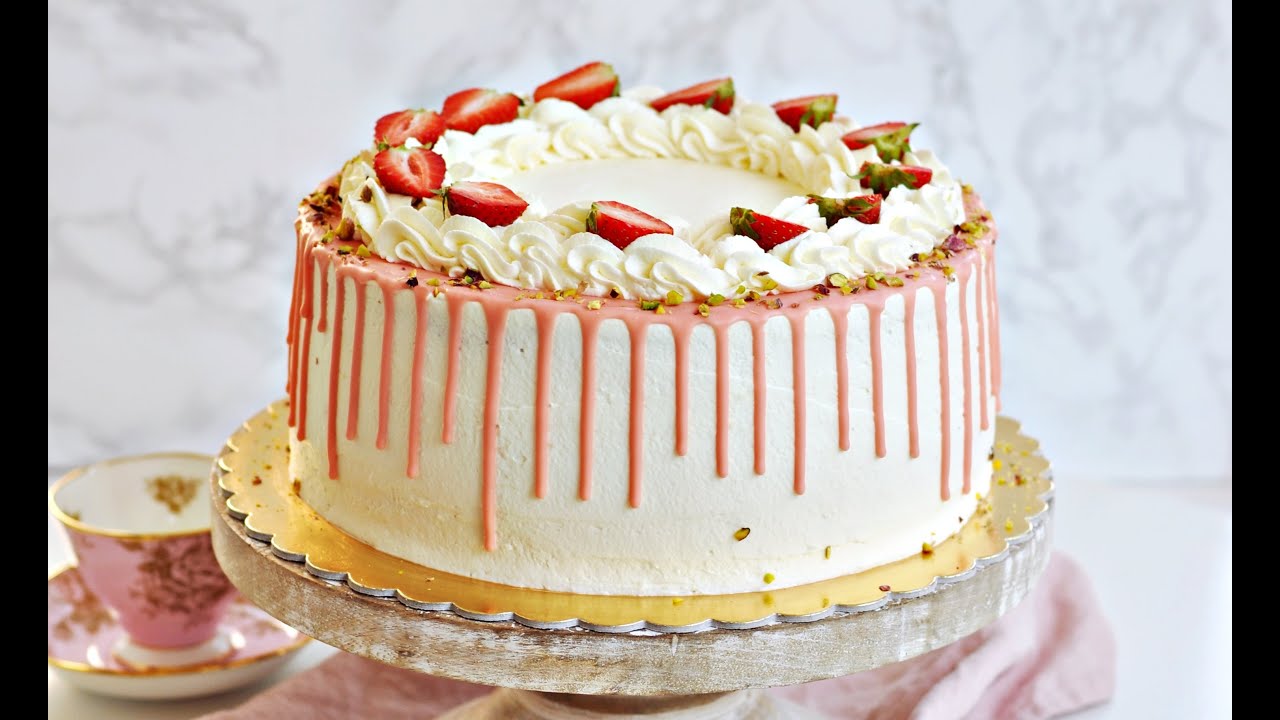 Tort TRUSKAWKOWY z kremem jogurtowym i DRIP CAKE – PRZEPIS – Mała Cukierenka