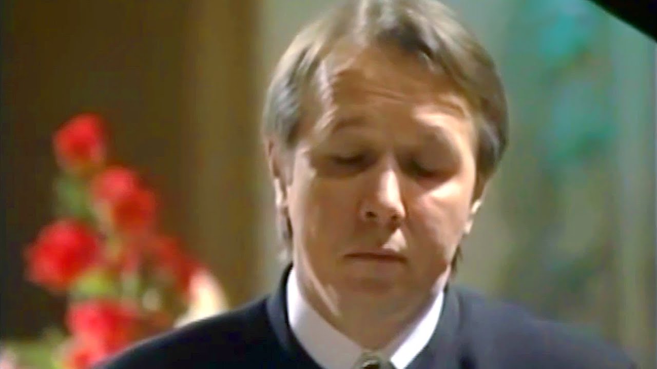 Mikhail Pletnev plays Grieg - Lyric Pieces (Moscow, 2003)