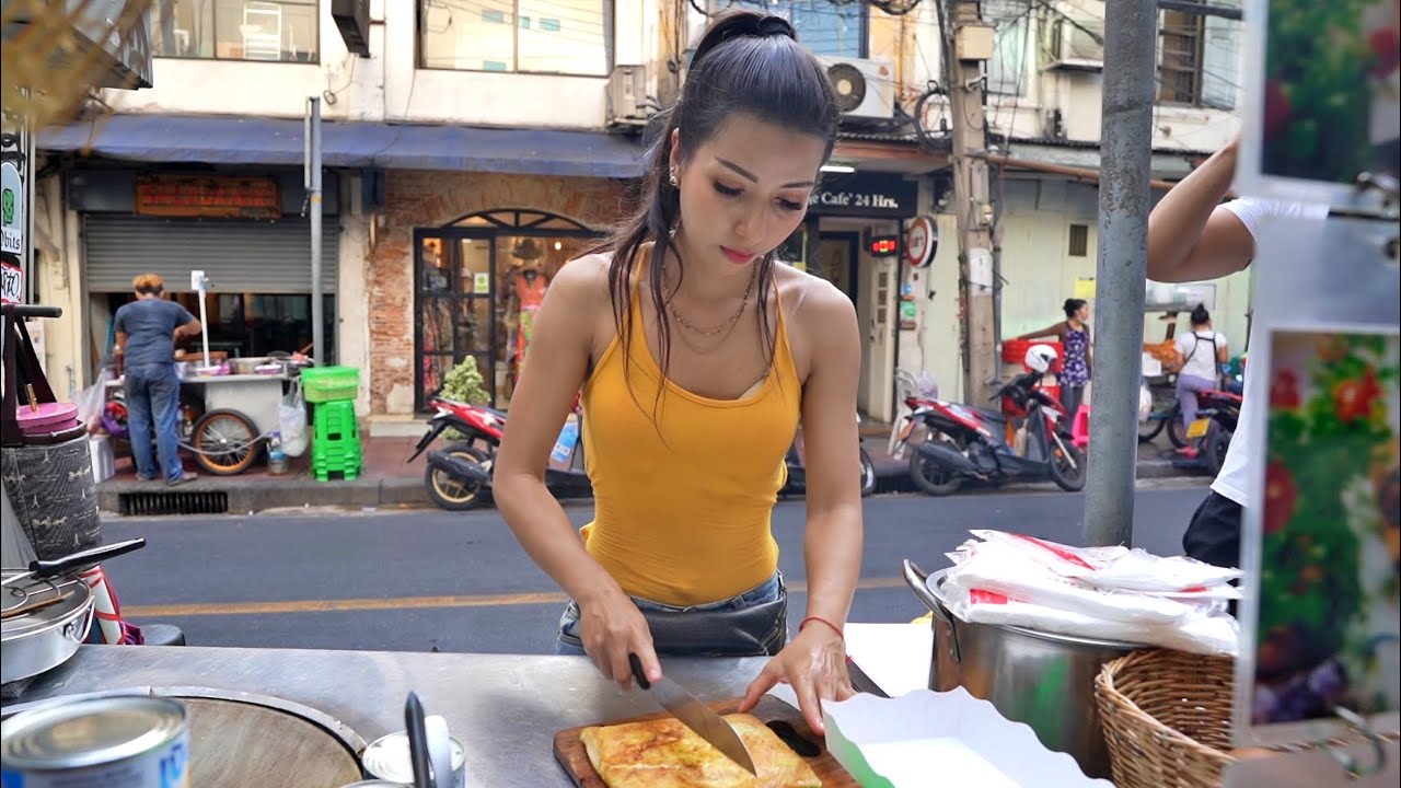 Puy Roti Lady looks a bit tired somehow..!