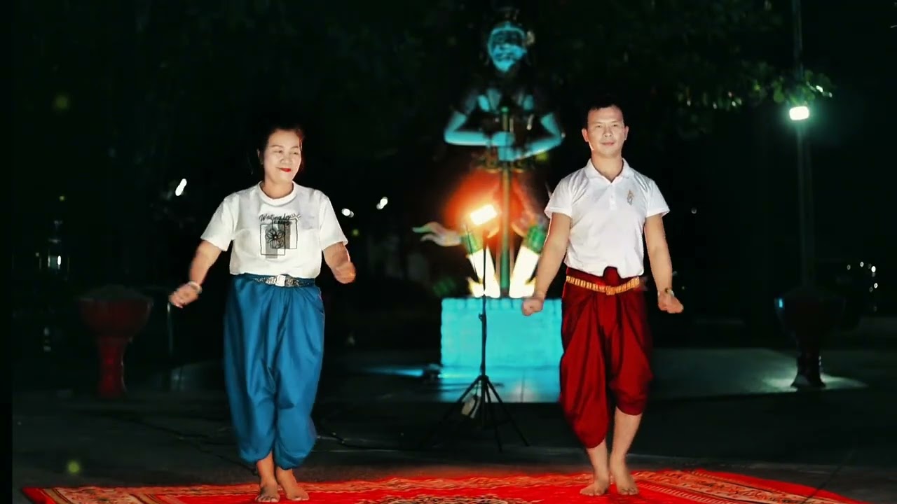 บวงสรวงท้าวเวสสุวรรณ-เจ้าพ่อพิมูน วัด โพธิ์นิมิต ต.ห้วยเกิ้ง จ.อุดรธานี (ท่ารำบวงสรวง) 1