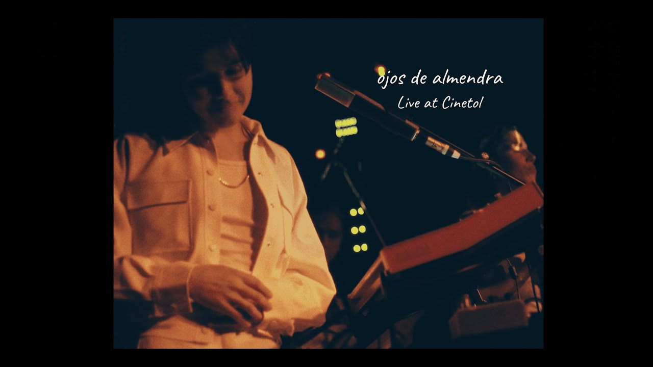 Ojos de almendra - Live