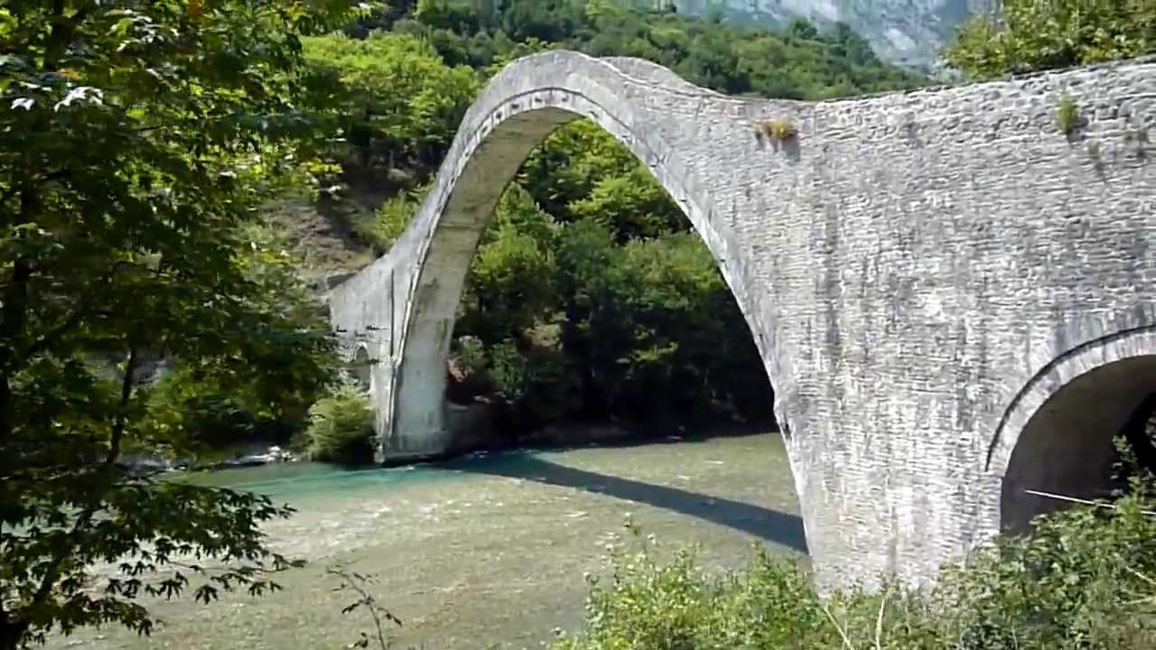 path to Plaka's bridge- &mu;&omicron;&nu;&omicron;&pi;ά&tau;&iota; &pi;&rho;ό&sigmaf; &gamma;έ&phi;&upsilon;&rho;&alpha; &Pi;&lambda;ά&kappa;&alpha;&sigmaf;