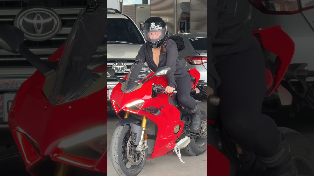 The Panigale v4s! 🥰❤️ #panigalev4s #philippines #ladyrider #ducati #bigbike #bhaynewberry