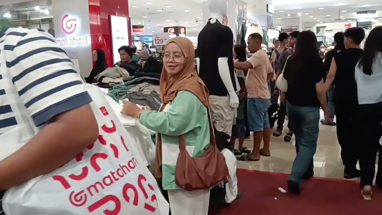 Royal Plaza, hari minggu sebelum lebaran 