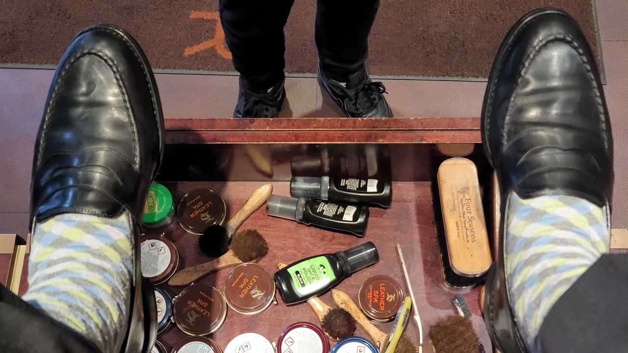 S02E13 NYC Shoe Shine - Leather Spa @ Wall St. / ASMR