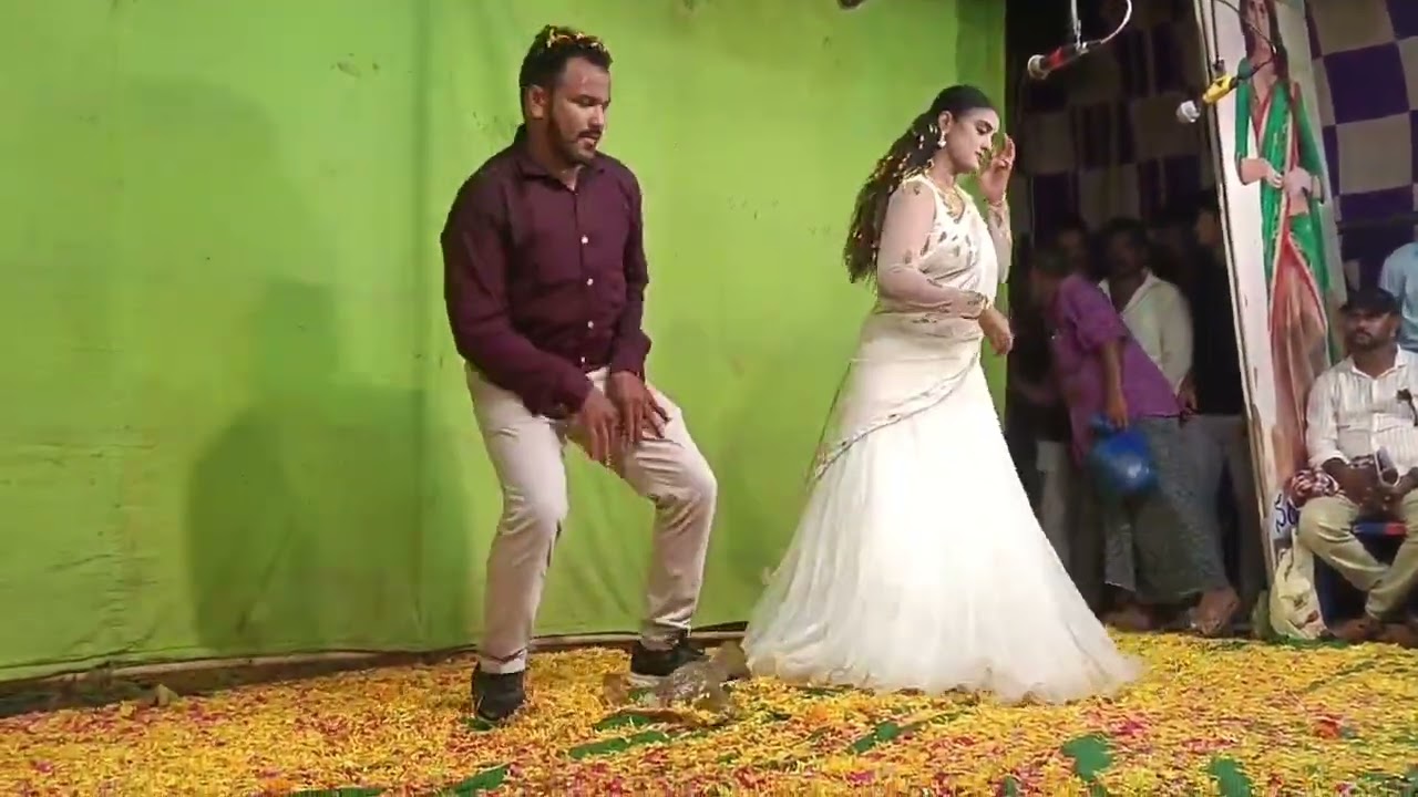 Munagapadu Drama..Yabba Nee Vaalu Kallu Song Performance...