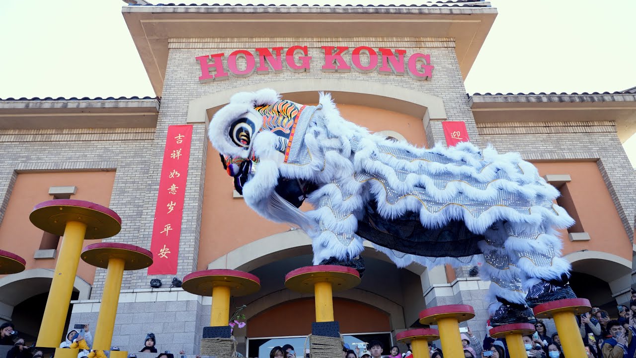 Lion dance and firecrackers at Asia Times Square 2023