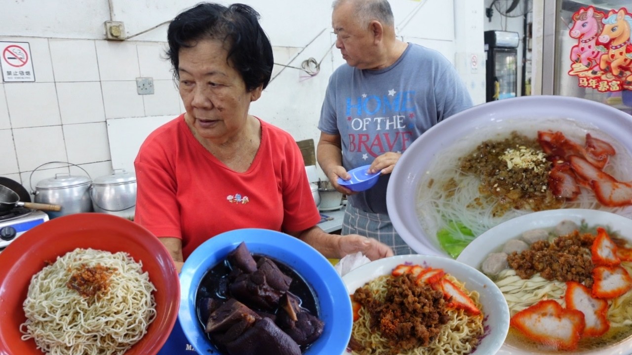 Taste Of  Sarawak!!Delicious Pork Leg Noodle And Red Kolo Mee