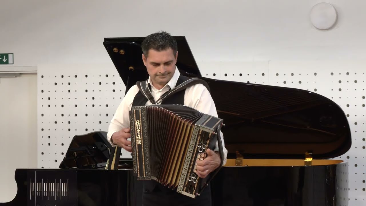 F. Mihelič : NASMEJANI GODCI