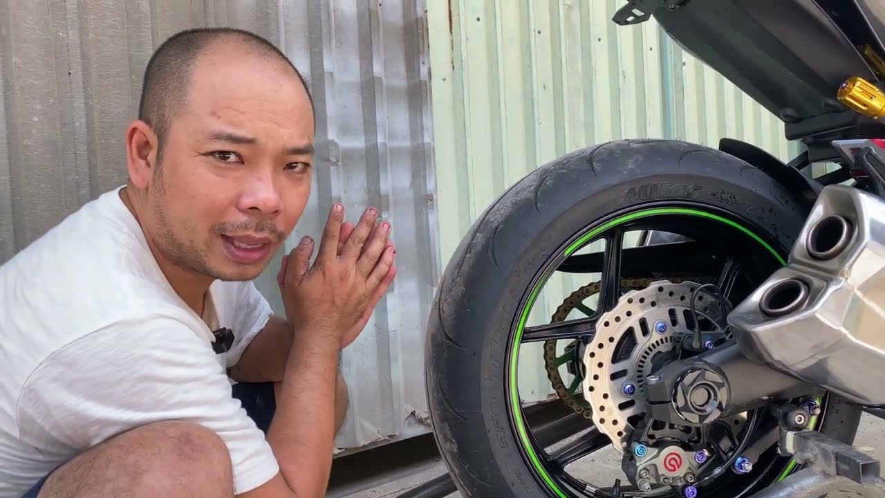 Kawasaki Z1000 thần thánh và những món công năng đặc dzị