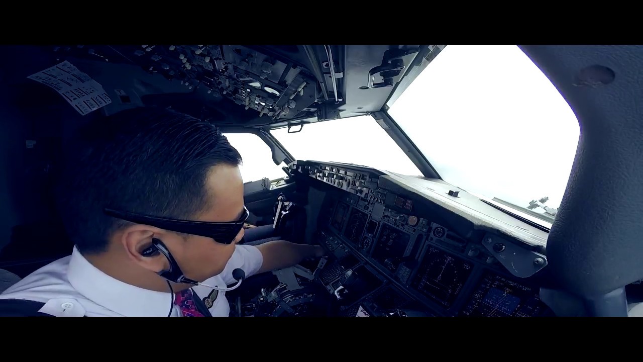 Pilot View Cockpit Landing Batik Air Indonesia