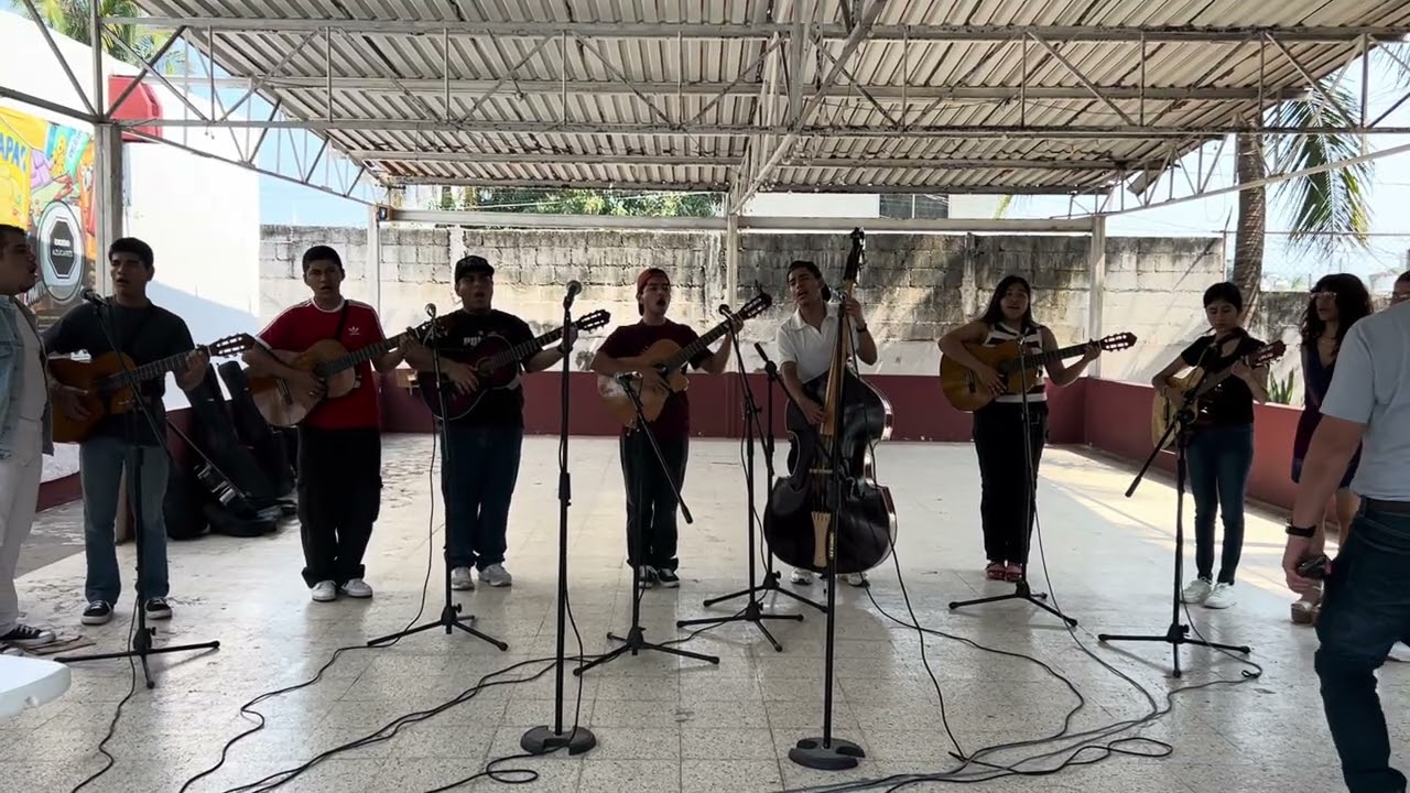 Práctica del grupo rondalla JyS (juventud y sentimiento) (parte 1) 