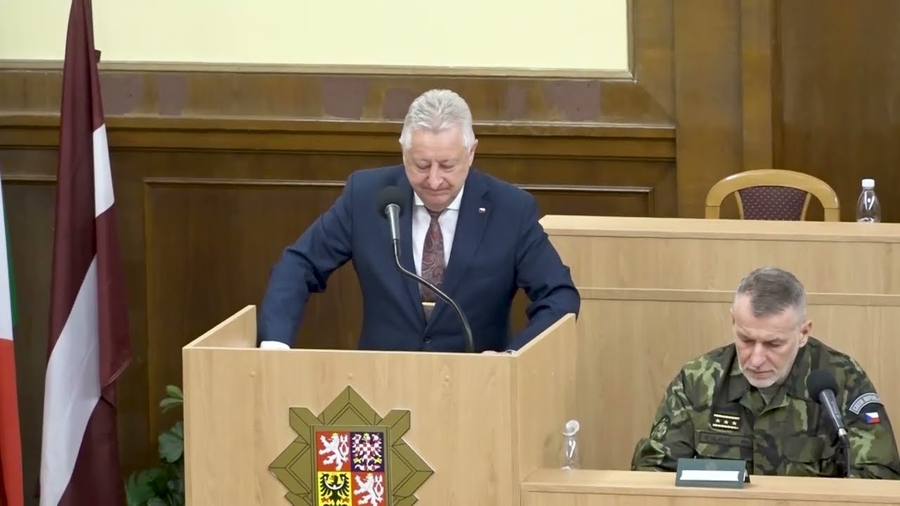 Ministr obrany Jaromír Zůna na Velitelském shromáždění NGŠ AČR