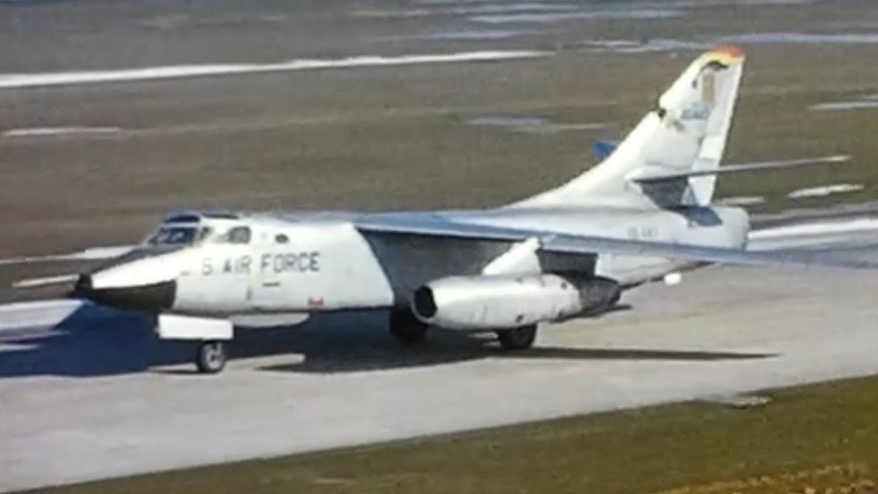 Air Force Douglas B-66 Destroyer Taxi, Take off & In Air Refueling - Boeing KB-50 - RAF Alconbury?