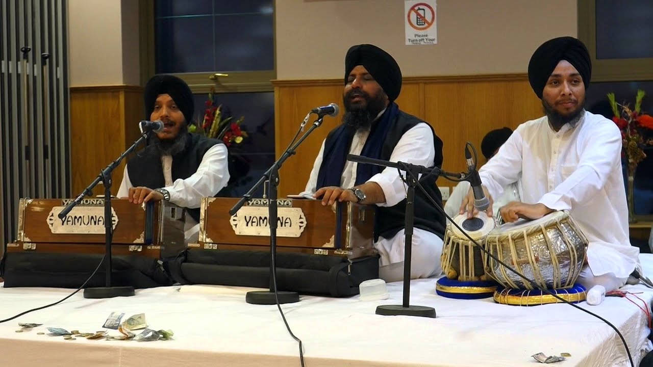 Tabla bursts during live performance, Bhai Satvinder Singh, Bhai Harvinder Singh and Anikbar Singh