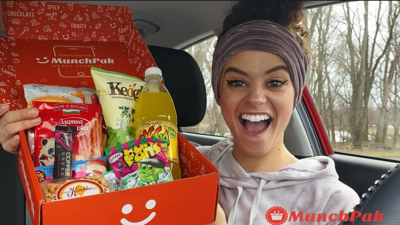 FIRST TIME EATING INTERNATIONAL SNACKS (MUNCHPAK REVIEW)
