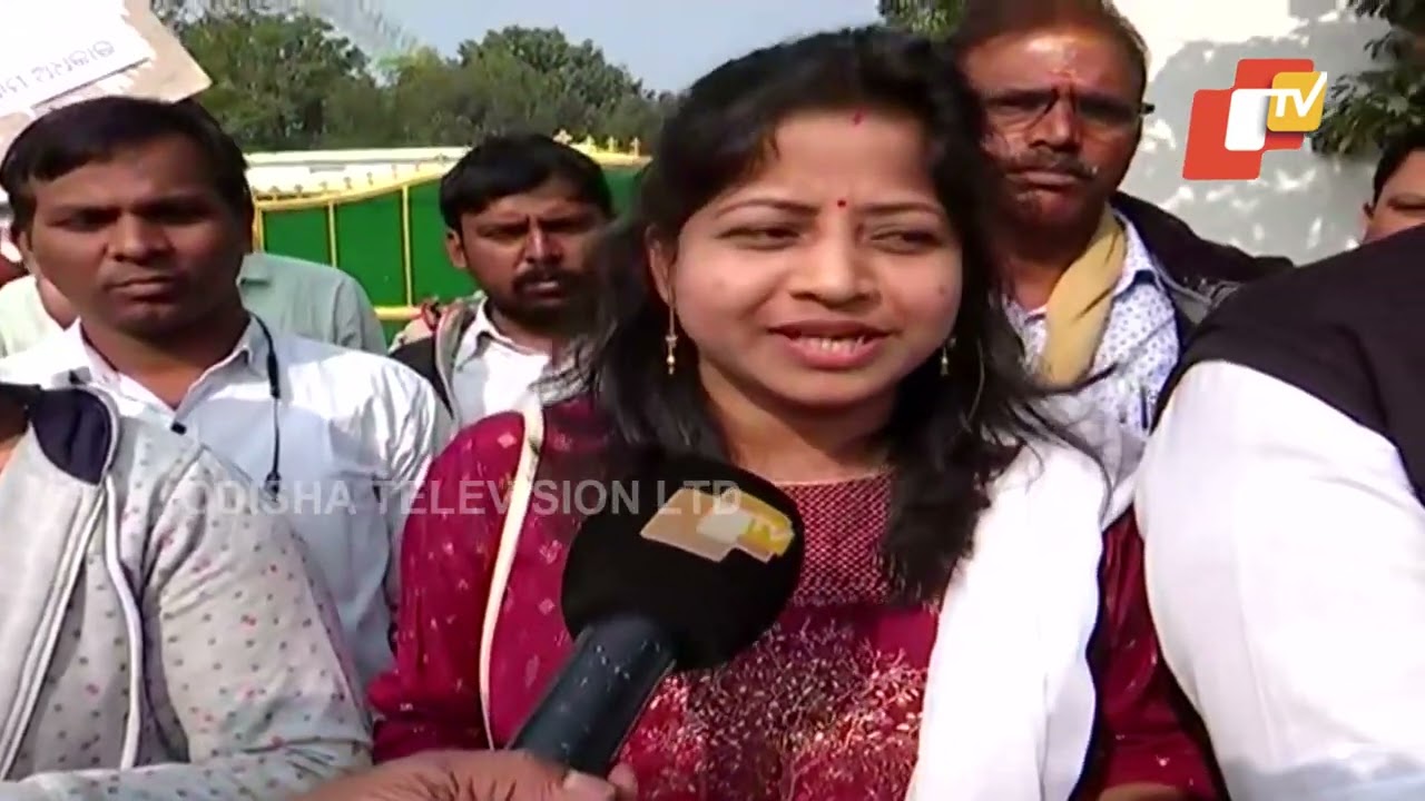 NPS secondary school teachers continue protest outside Samir Ranjan Dash’s residence in Bhubaneswar