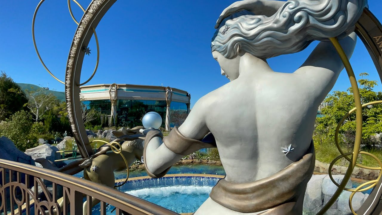 Beautiful Sculpture and Fountain at Epic Universe! 😍    