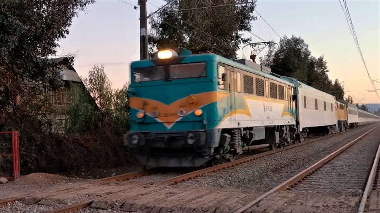 Locomotora E-269-01 al mando de un tren de pruebas procedente de Concepci&oacute;n con destino a Santiago