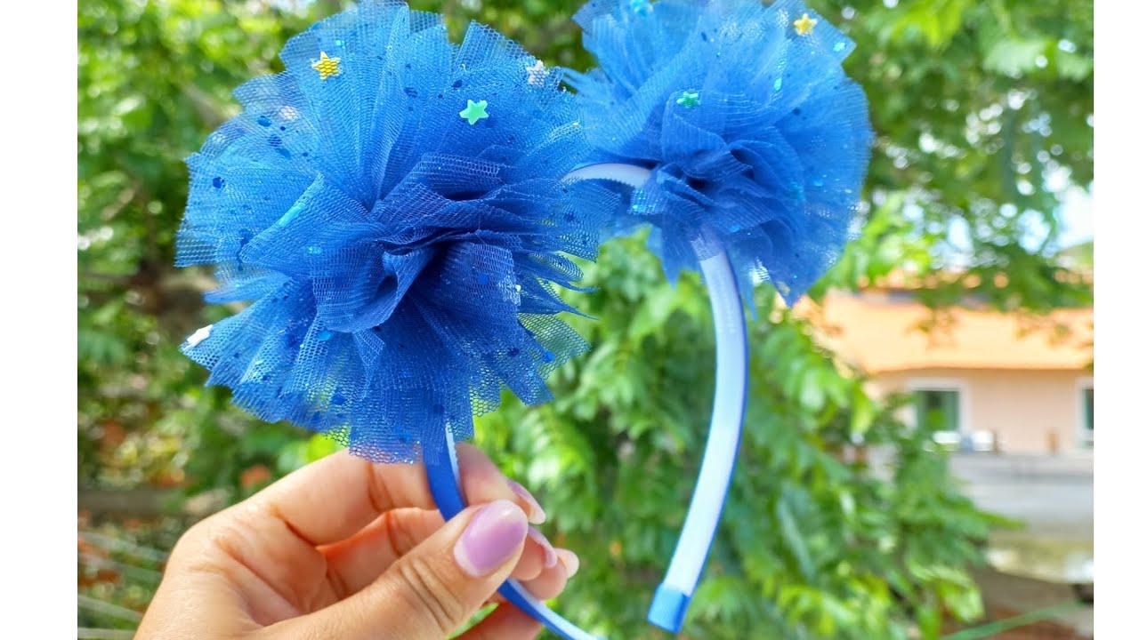 Tiara Pompom de tule -Tiara de Luxo - Tiara para copa, festas de fim de ano e carnaval