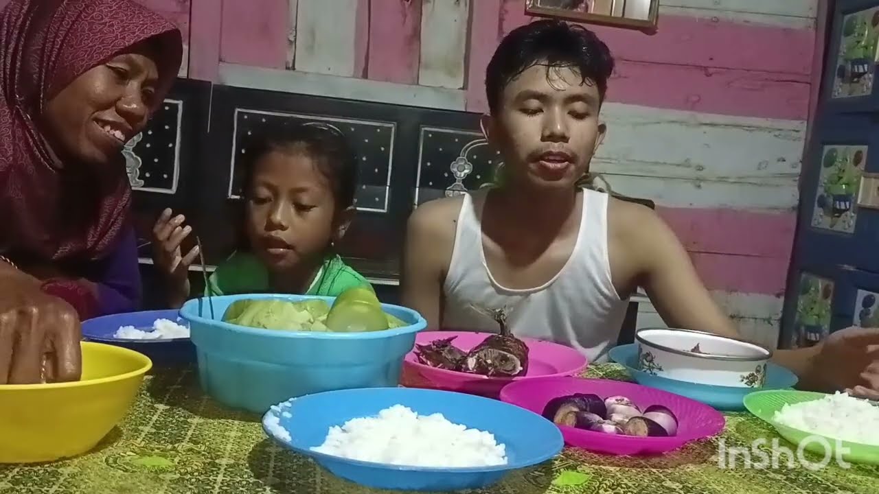Alhamdhulilah berbuka bersama ikan asap dan labu rebus. 