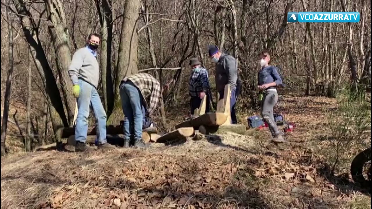 Omegna, volontari al lavoro sul sentiero Borca-Crabbia