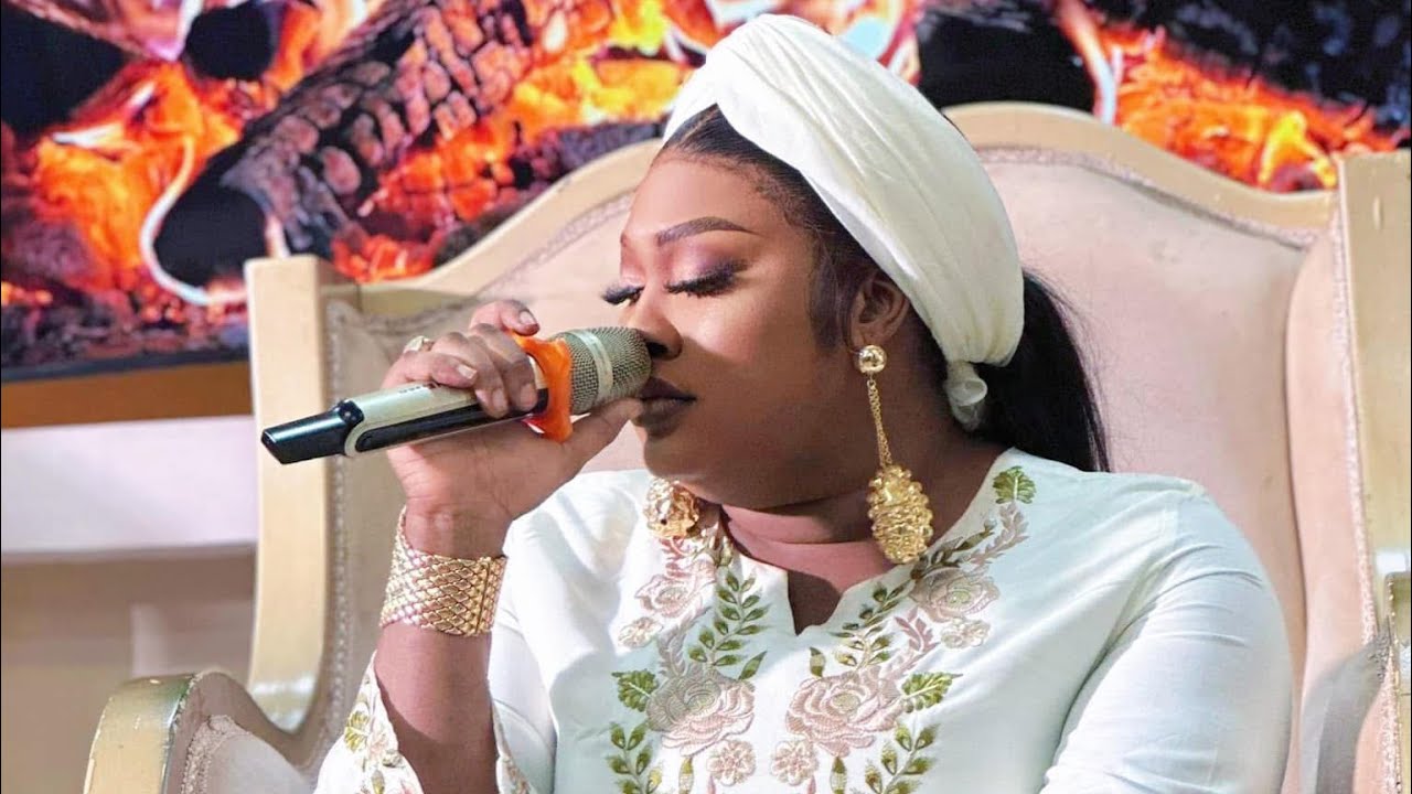 Fatim Diabate souhaite joyeux anniversarie a ces diatigui